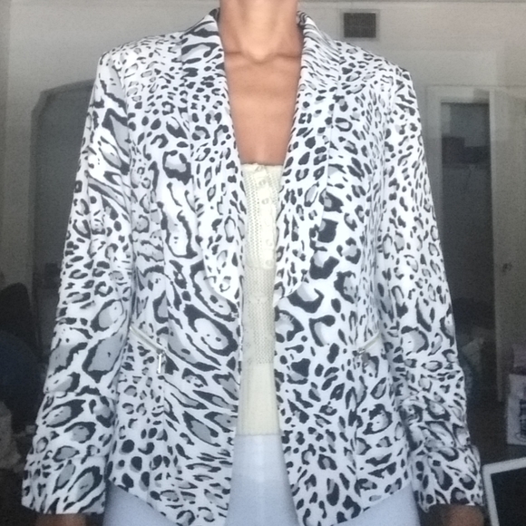 Cache Jackets & Blazers - Caché leopard blazer